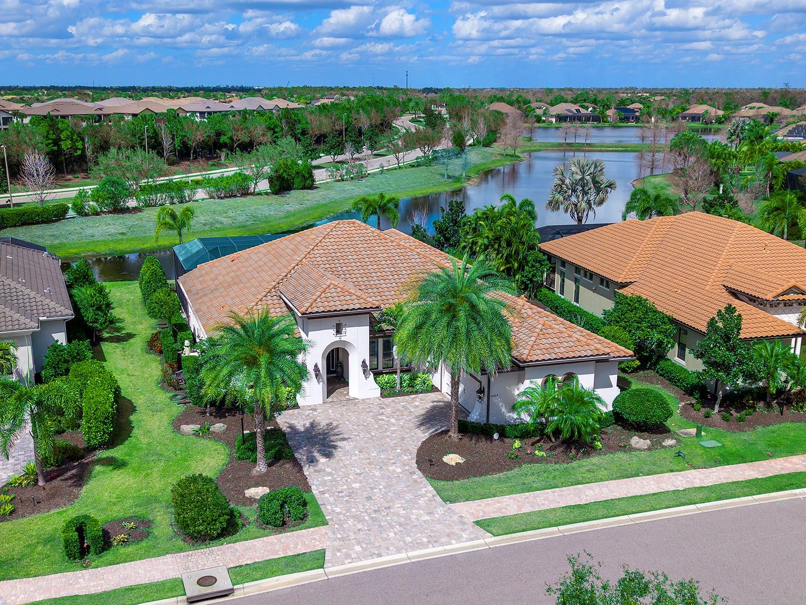 COUNTRY CLUB EAST - Residential