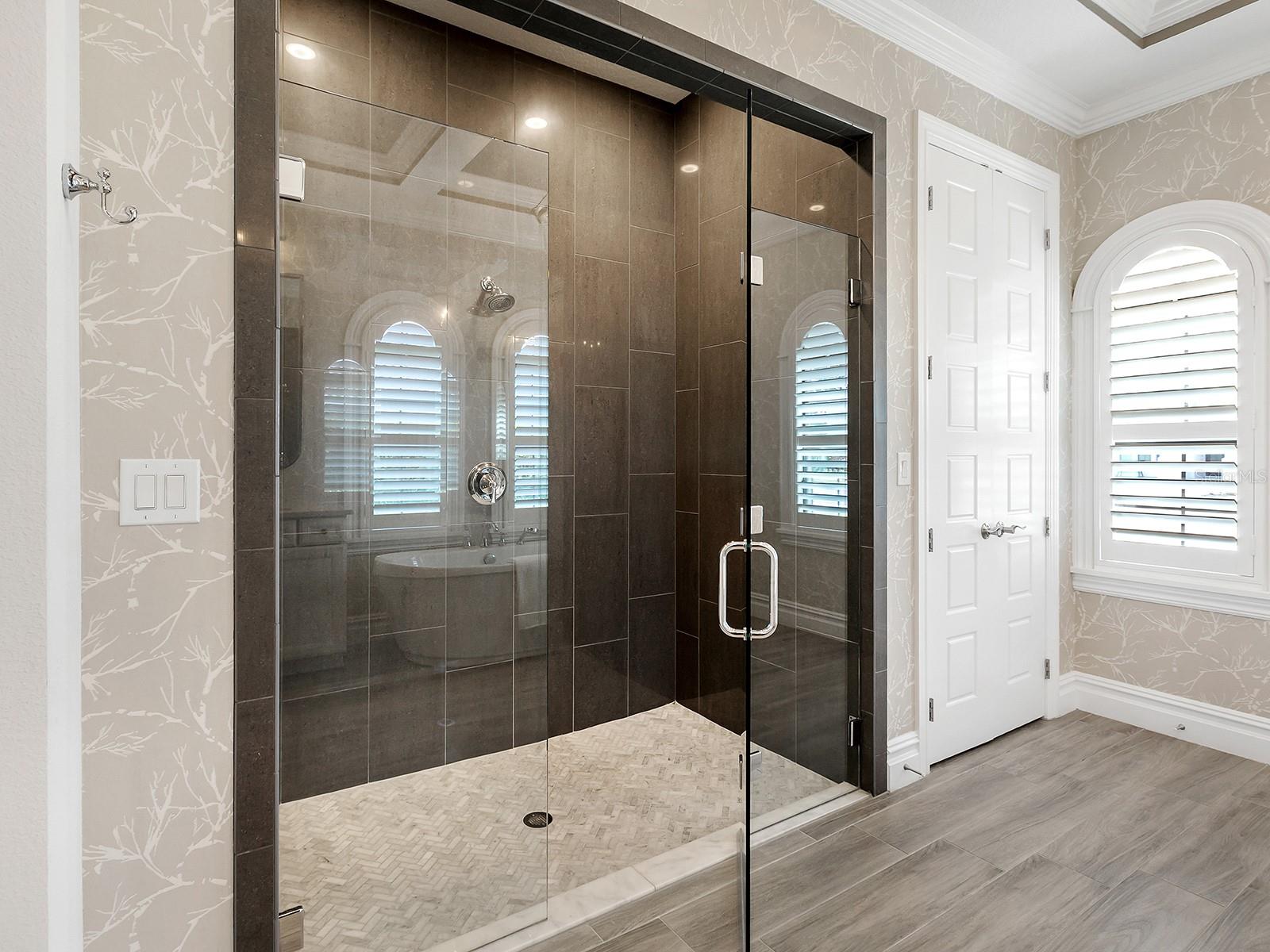 COUNTRY CLUB EAST - Residential