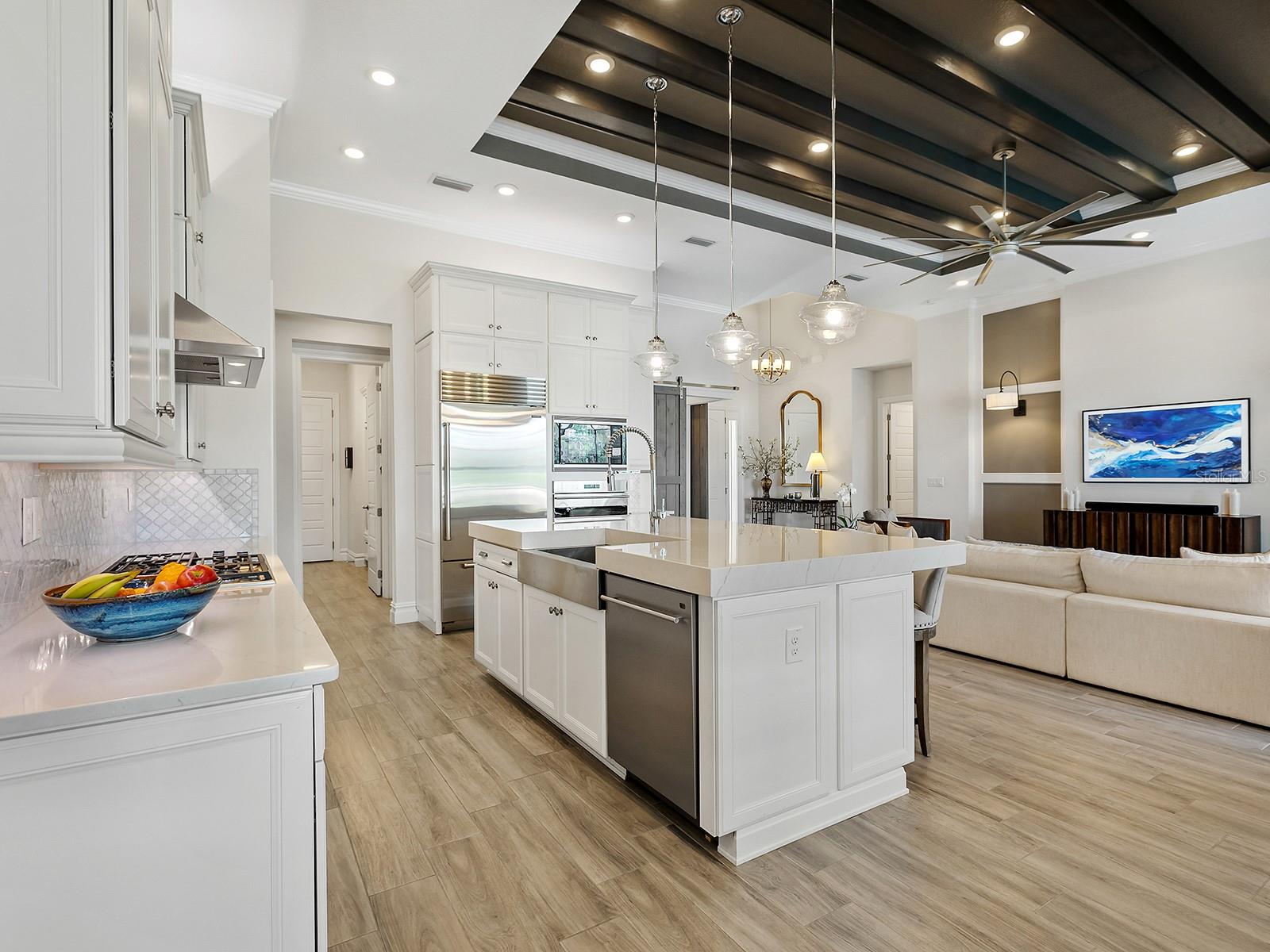 COUNTRY CLUB EAST - Residential