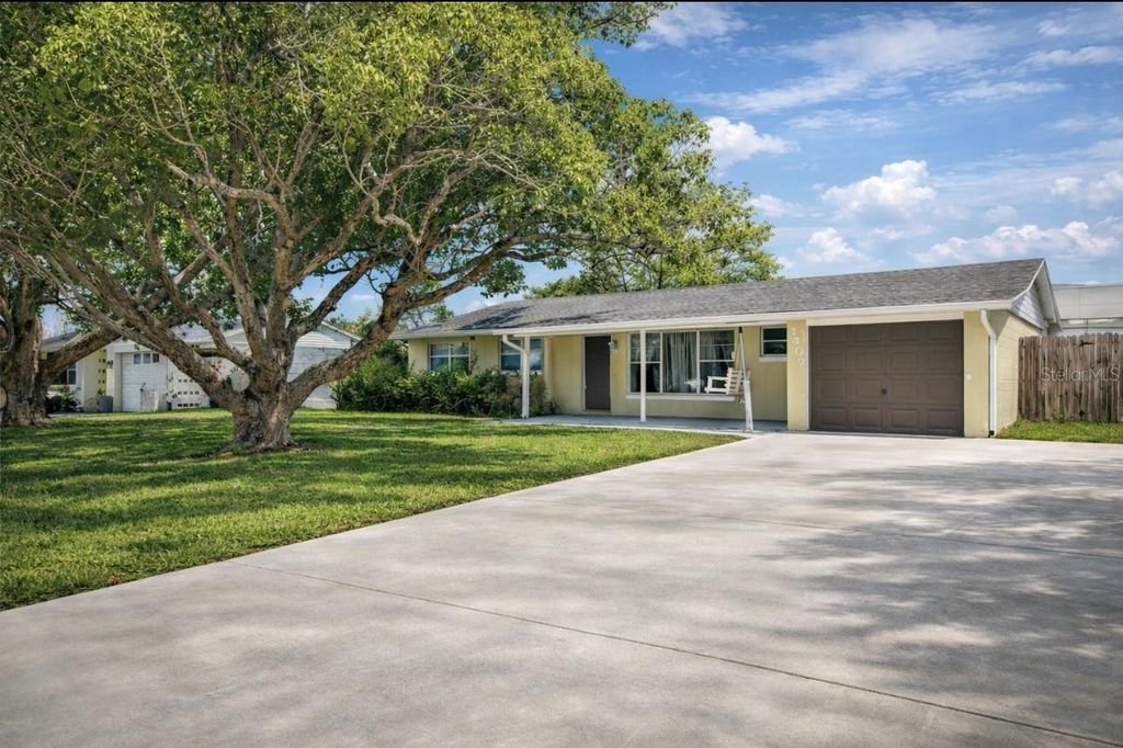 Photo of 1407 Moselle Avenue, Orlando, FL 32807 (MLS # S5144920)