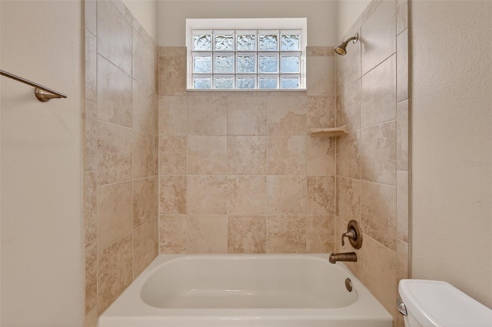 TAVARES ETOWAH PH 01 - Residential