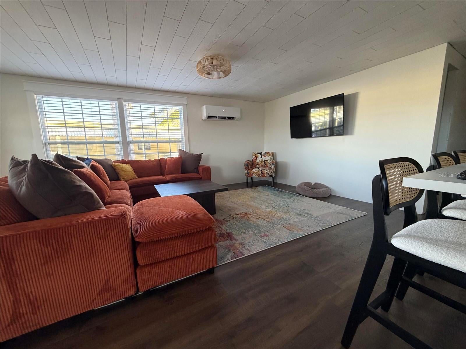 5221 POINCIANA CIRCLE