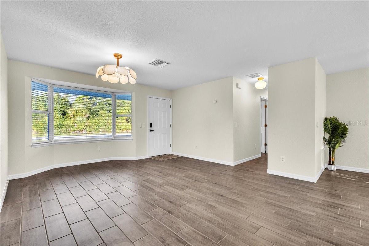 2524 COLLINGSWOOD BOULEVARD