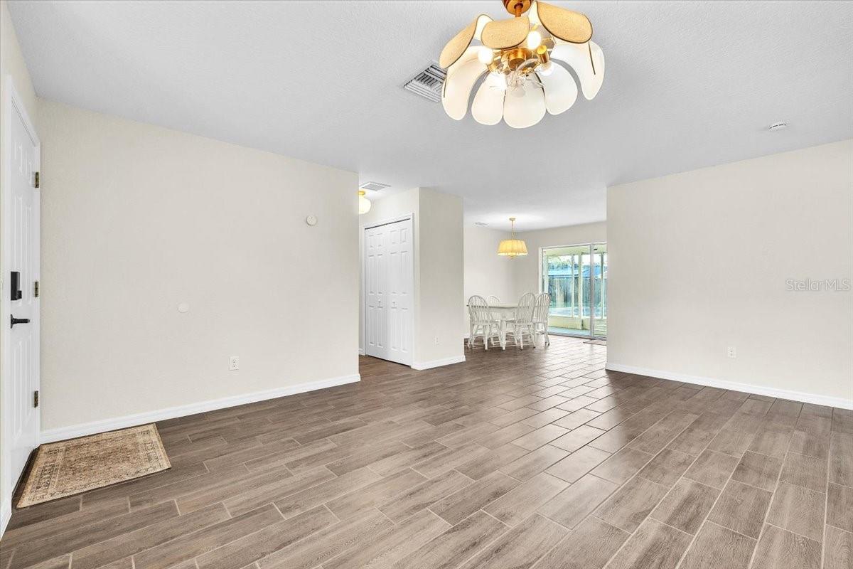 2524 COLLINGSWOOD BOULEVARD