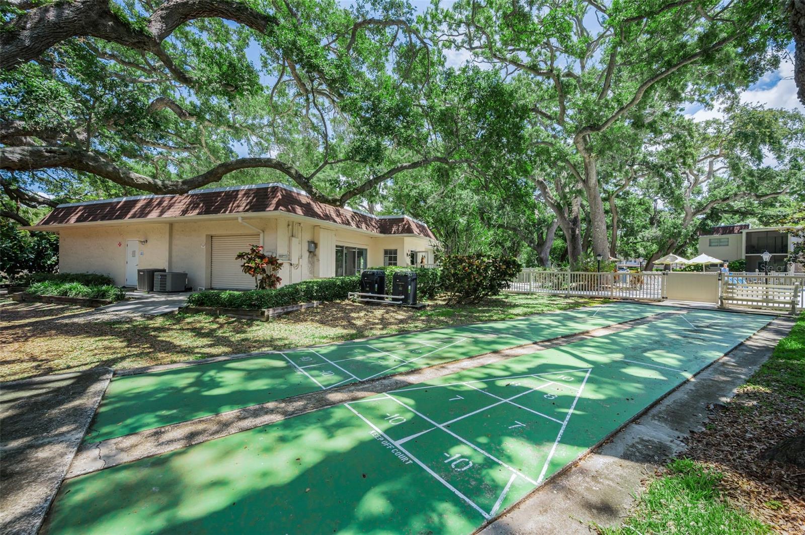 PATRICIAN OAKS - Residential