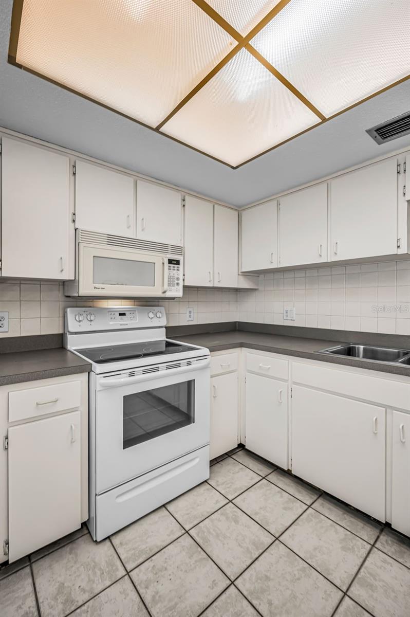 PATRICIAN OAKS - Residential