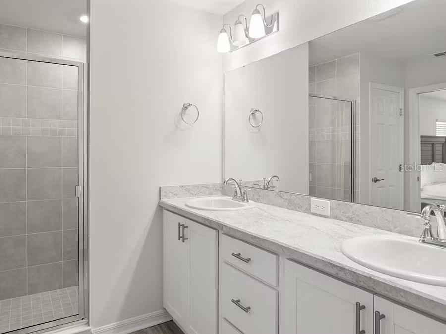 3167 LAUREL OAK LANE