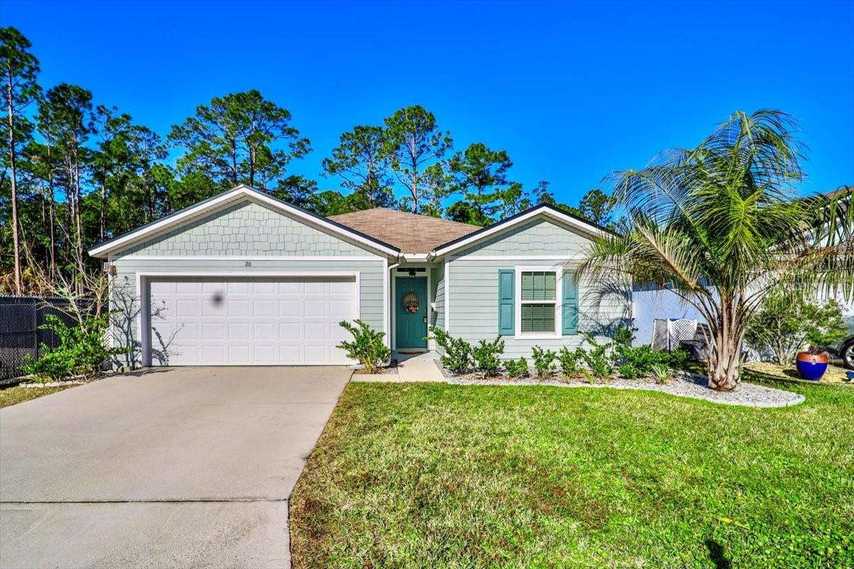 Come see this 4 bedroom/2 bath home. Enjoy all the amenities Grand Reserve has to offer. Olympic-sized swimming pool, golf course, and pickleball courts. Fireplace, outdoor kitchen, and fishing piers. Weekly community activities for everyone.You can walk to the community pool and facilities. You are only 3 homes away! Enjoy a fully fenced backyard with much privacy. Enjoy the Florida lifestyle. Flagler Beach is only 15 minutes away and a quick commute to Daytona and beyond.
**Motivated Seller**