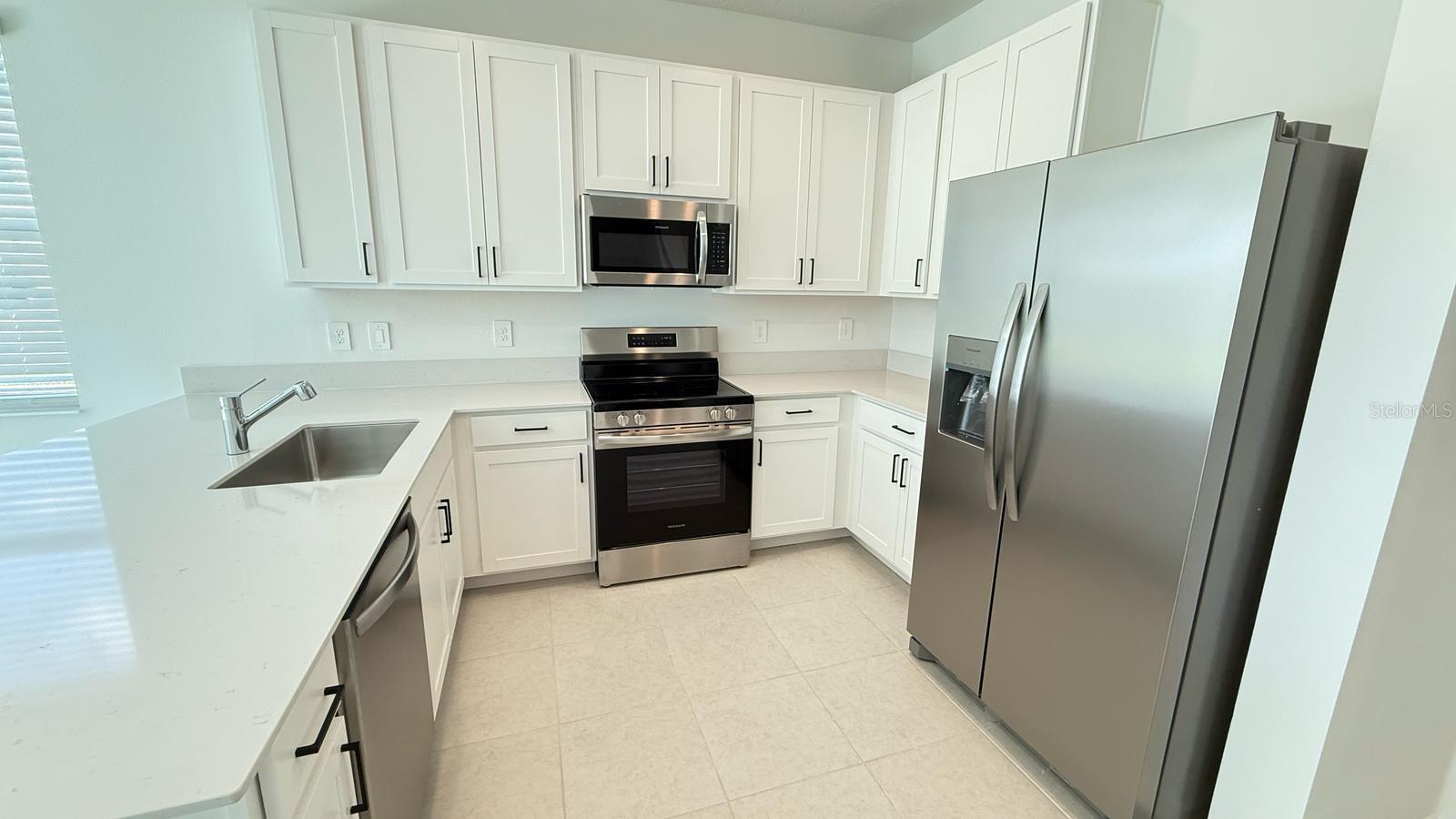 CHATEAU/ASTONIA - Residential Lease