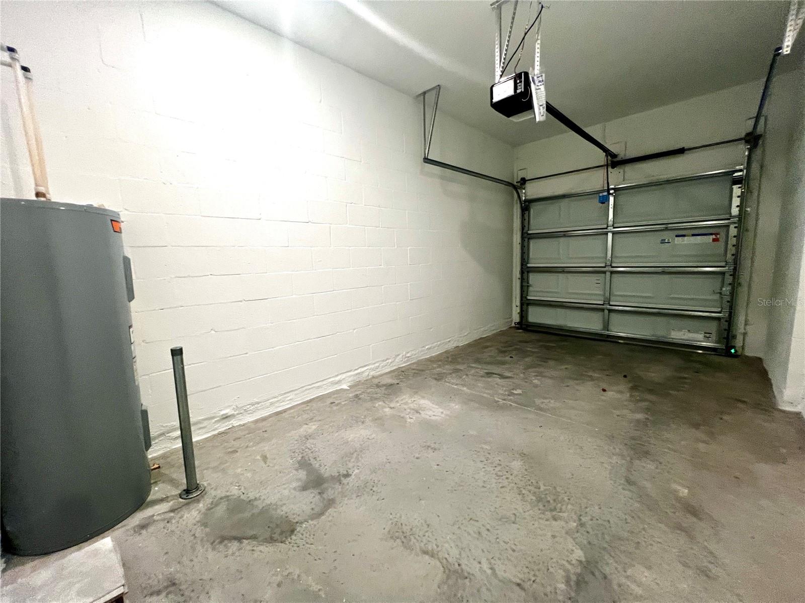 CHATEAU/ASTONIA - Residential Lease