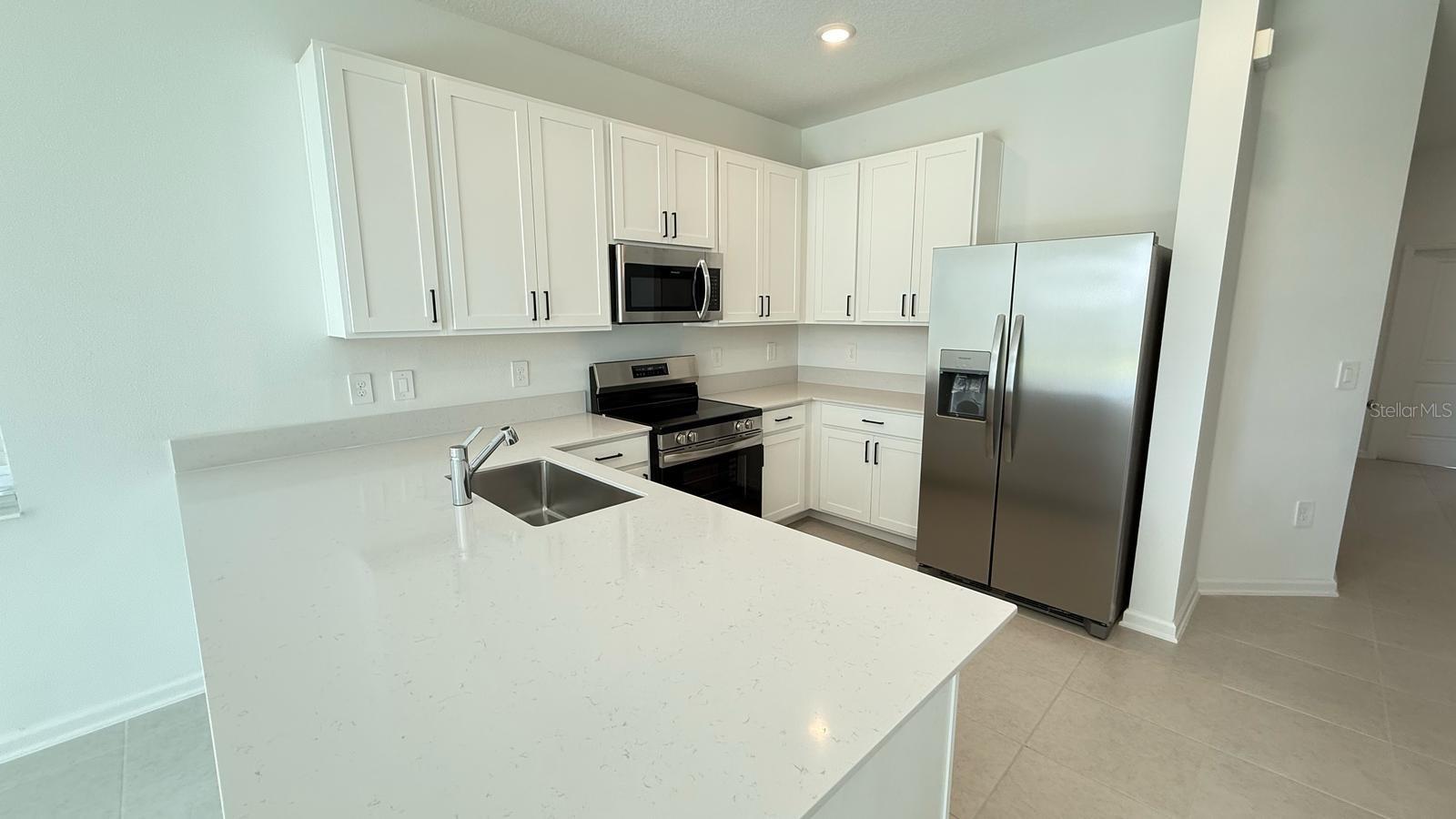 CHATEAU/ASTONIA - Residential Lease