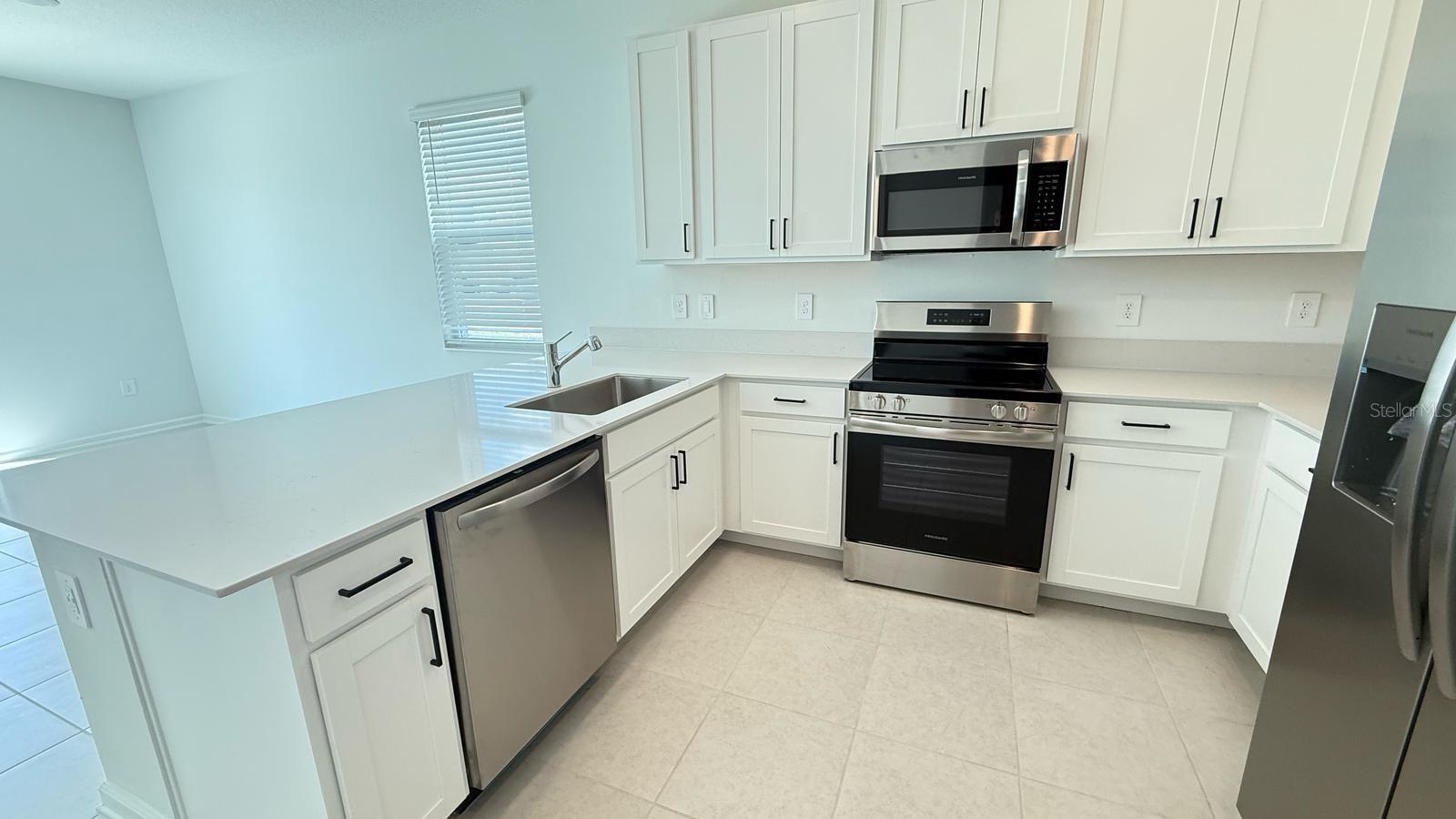 CHATEAU/ASTONIA - Residential Lease