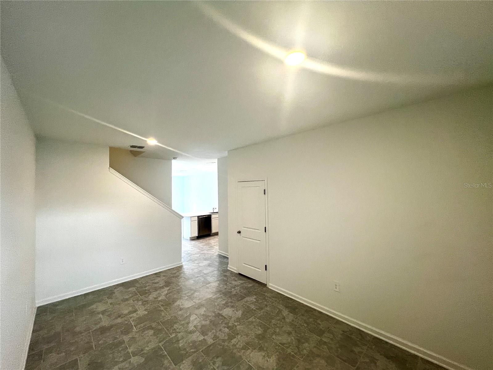 CHATEAU/ASTONIA - Residential Lease