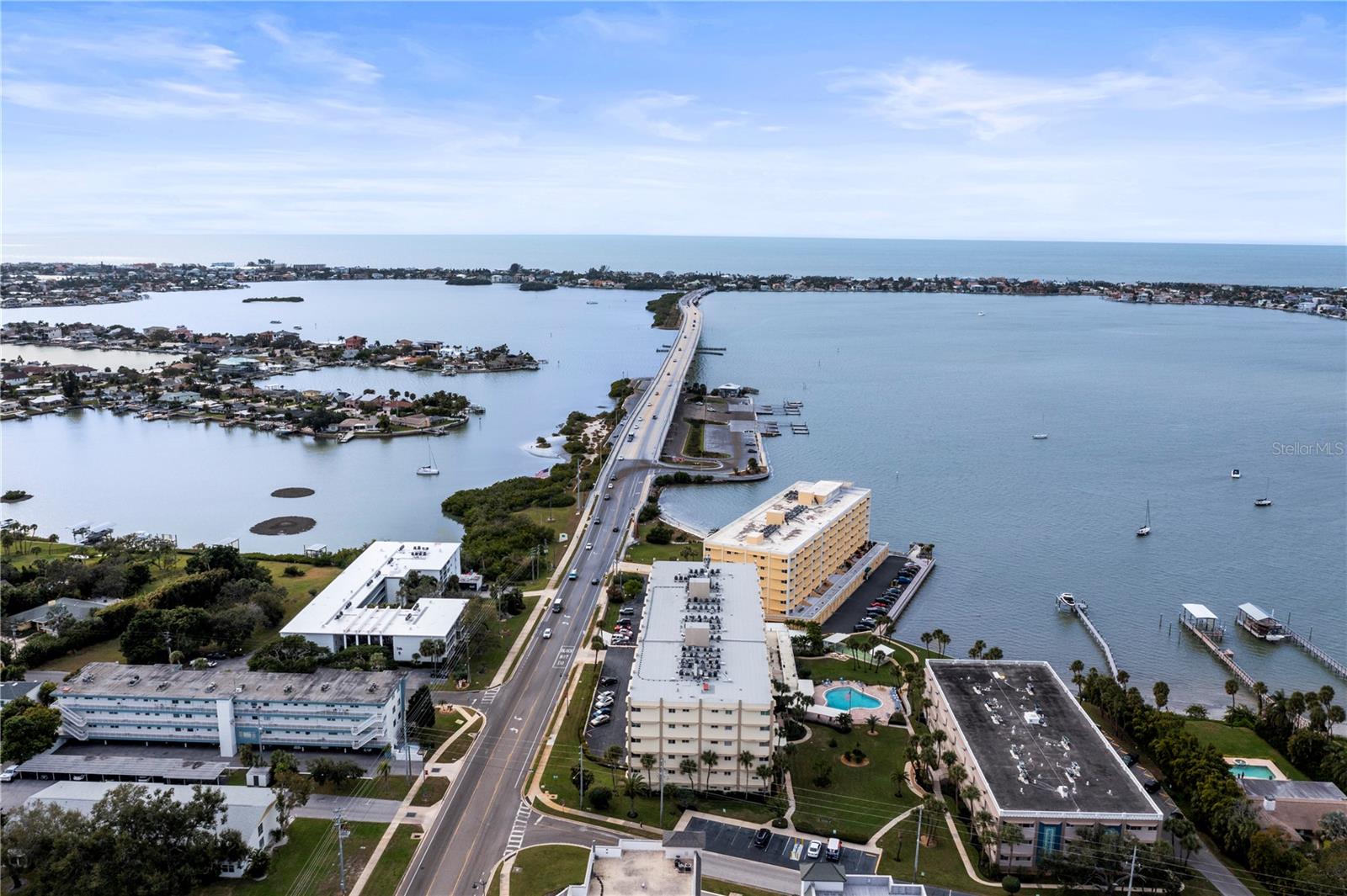 HARBOUR CLUB CONDO 2 - Residential