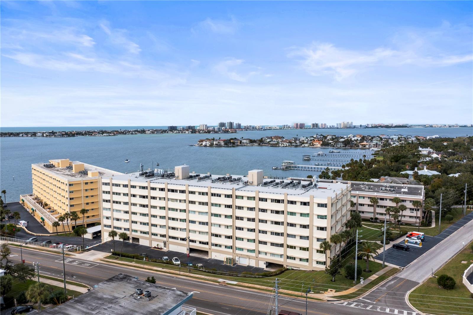 HARBOUR CLUB CONDO 2 - Residential