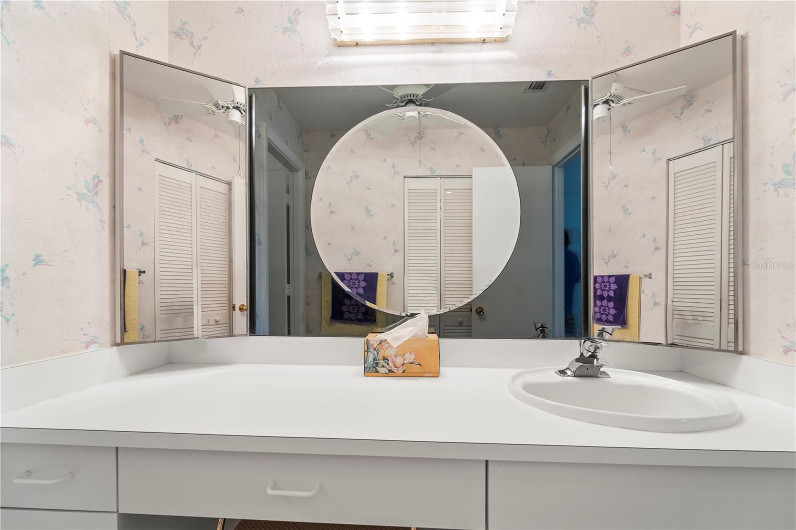 HARBOUR CLUB CONDO 2 - Residential