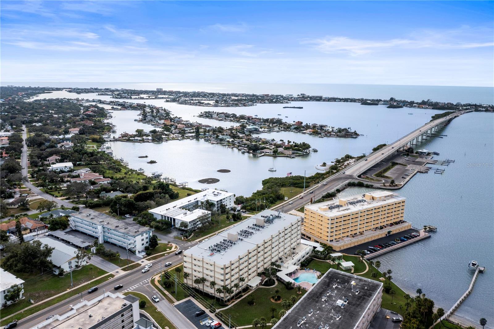 HARBOUR CLUB CONDO 2 - Residential