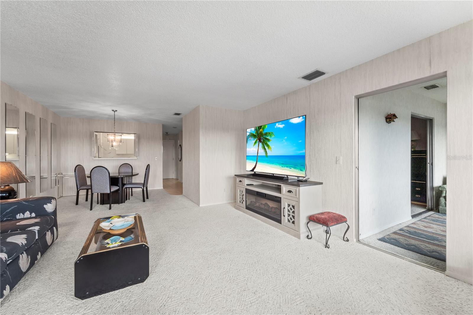 HARBOUR CLUB CONDO 2 - Residential