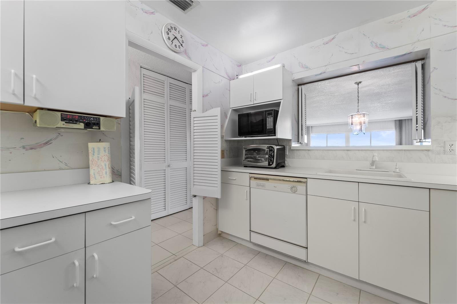 HARBOUR CLUB CONDO 2 - Residential