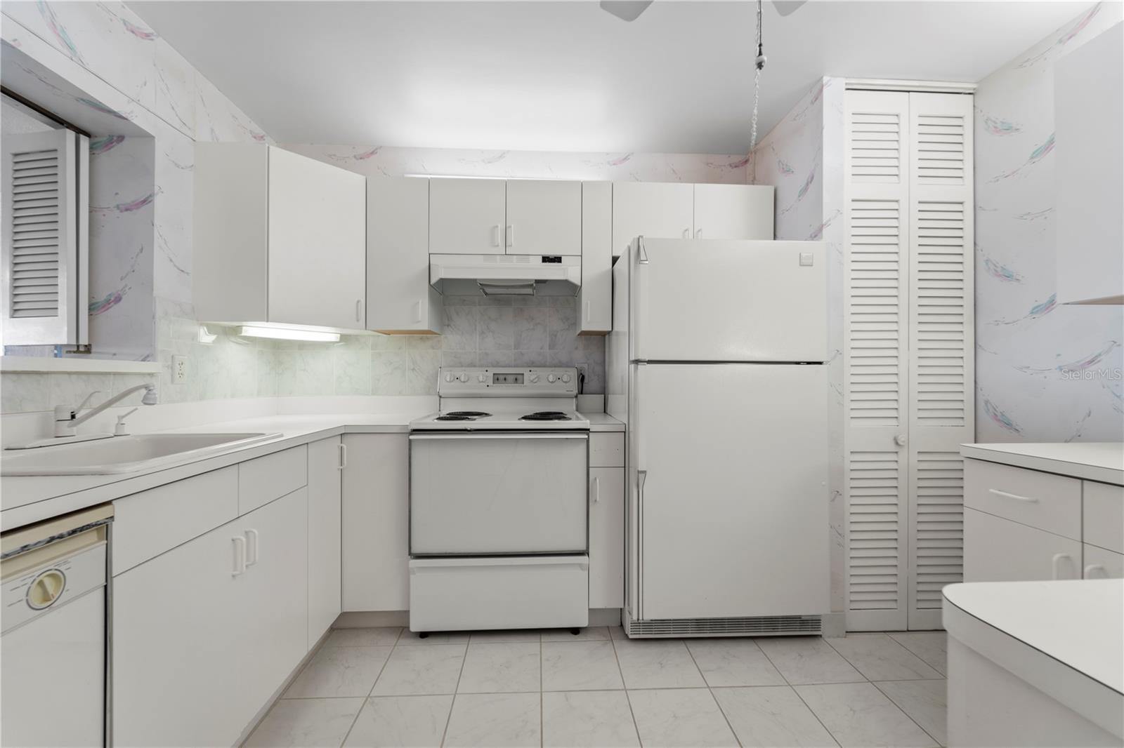 HARBOUR CLUB CONDO 2 - Residential