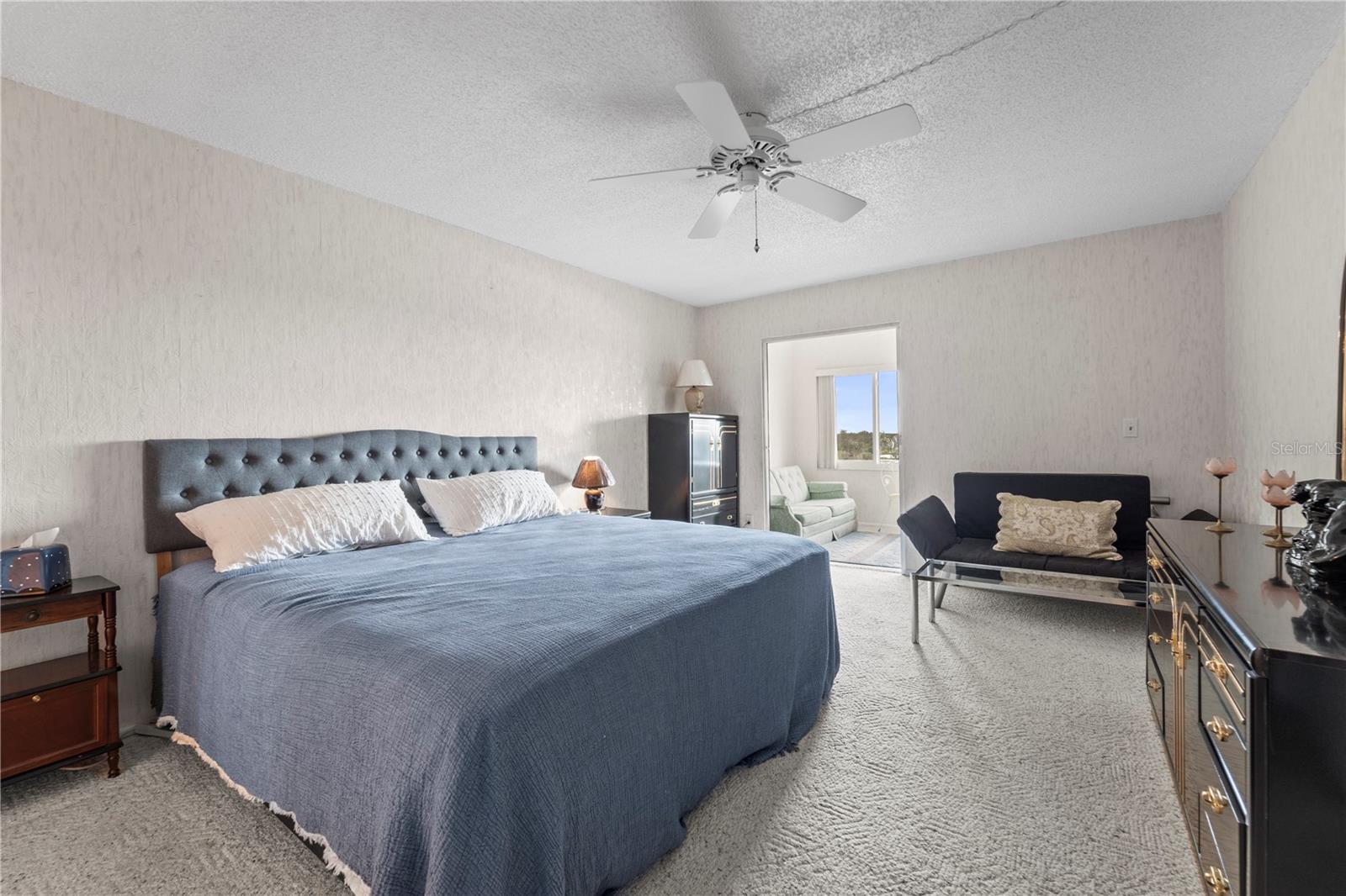 HARBOUR CLUB CONDO 2 - Residential