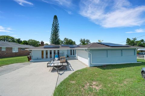 Photo of 1147 Circle Drive, Lake Wales, FL 33853 (MLS # L4955965)