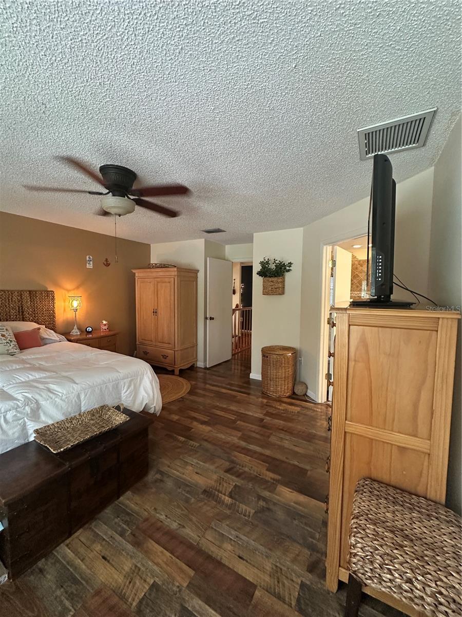 CREEKSIDE - Residential