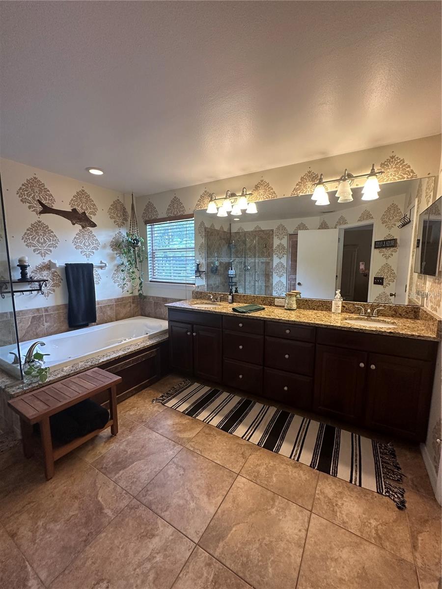 CREEKSIDE - Residential