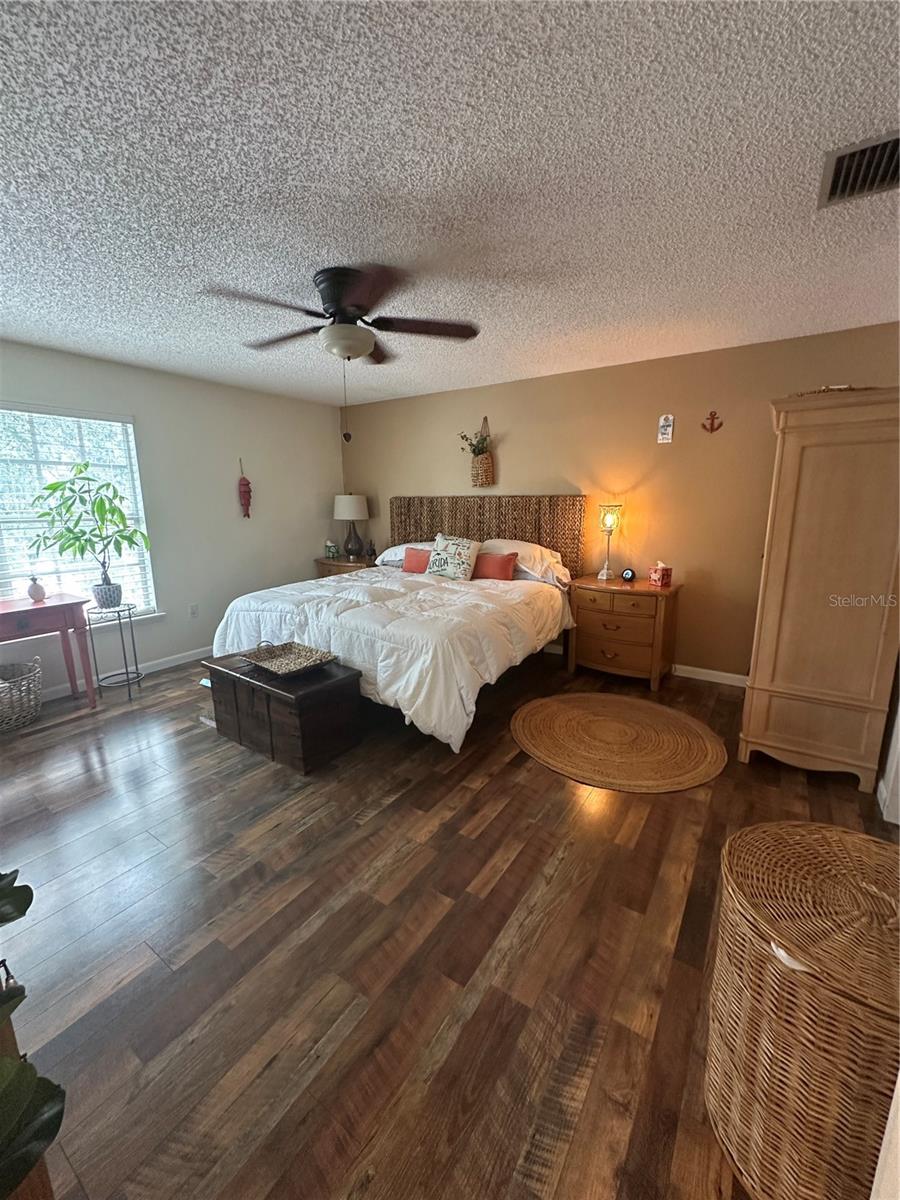 CREEKSIDE - Residential