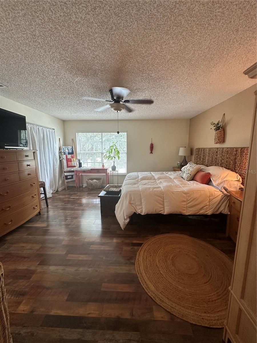 CREEKSIDE - Residential