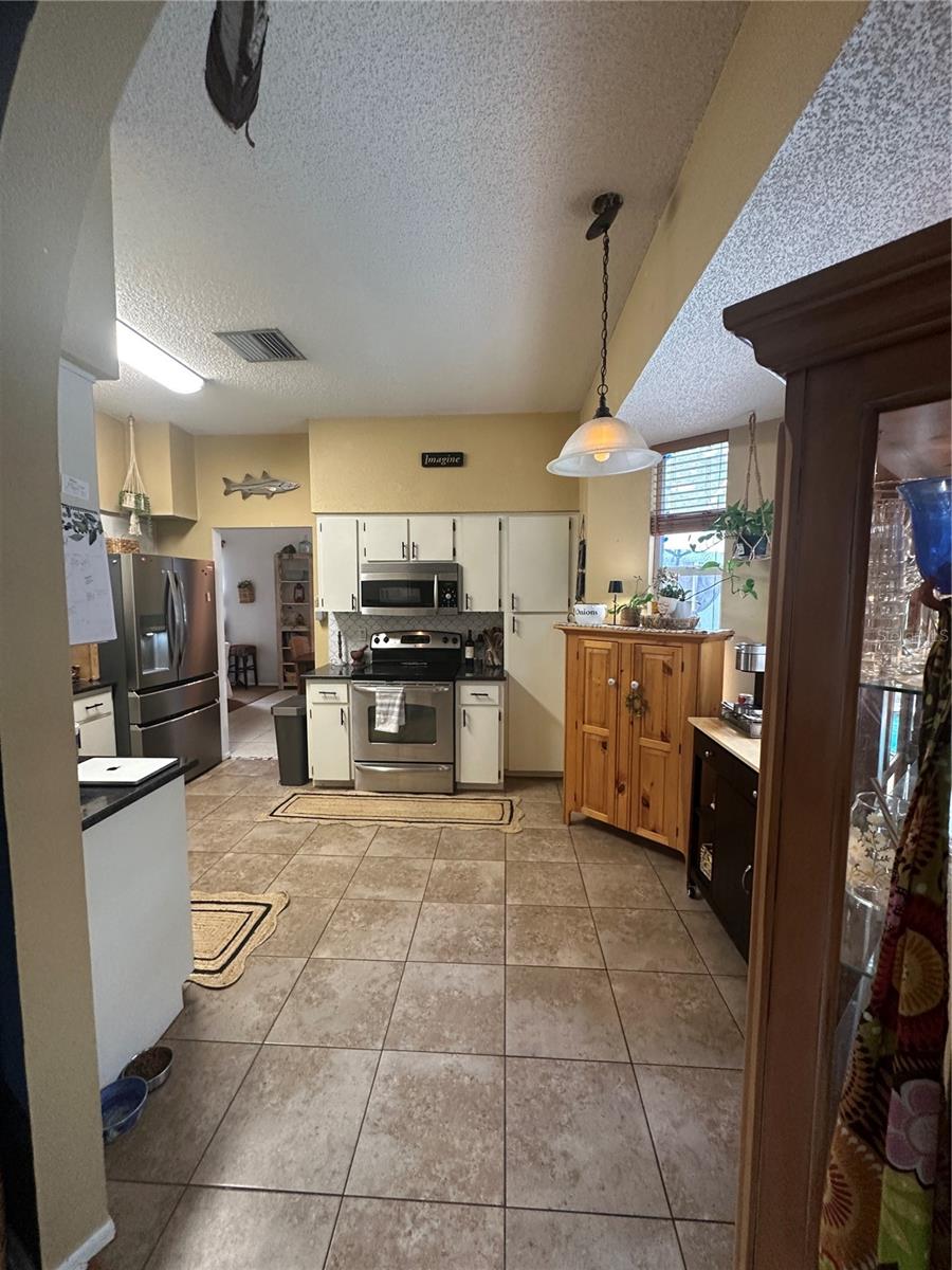 CREEKSIDE - Residential