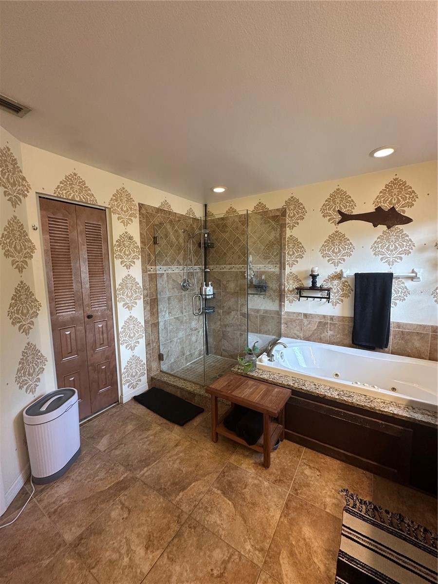 CREEKSIDE - Residential