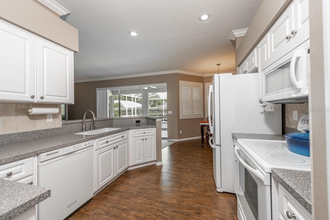 RIVER HILLS COUNTRY CLUB PH - Residential
