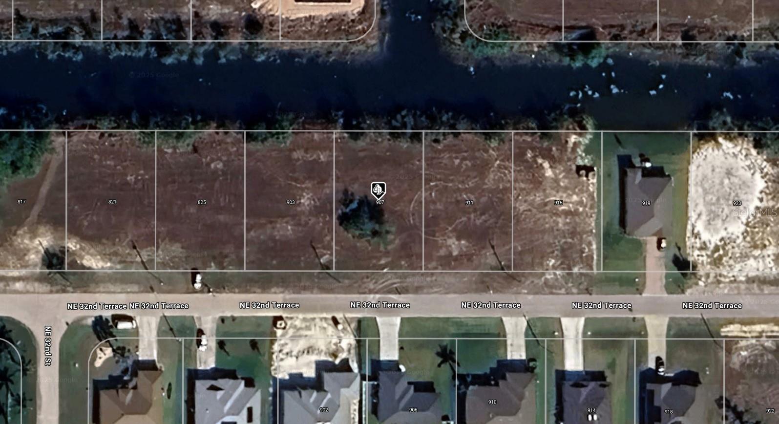 CAPE CORAL - Land