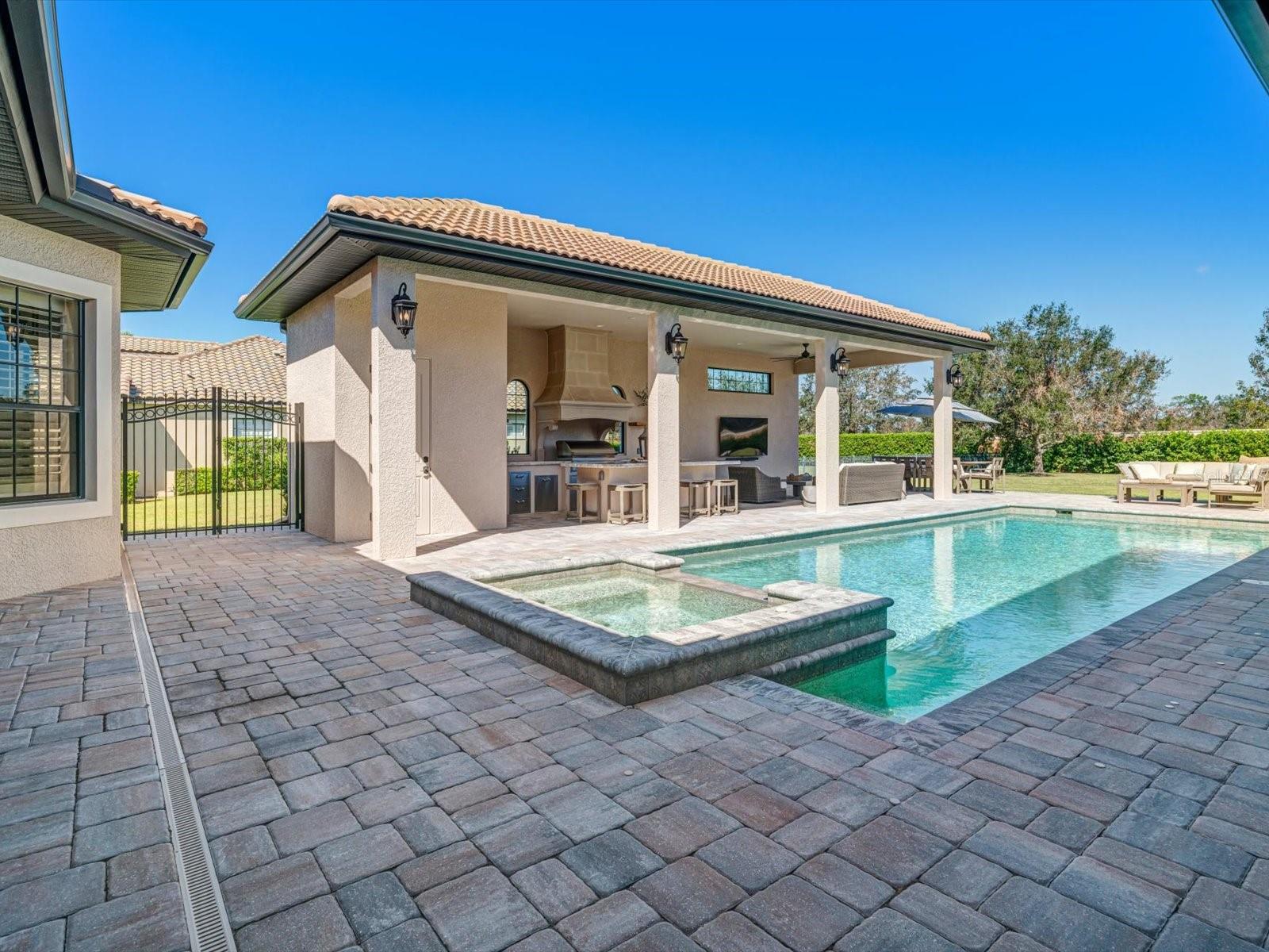 LAKEWOOD RANCH GOLF & COUNTRY CLUB - Residential