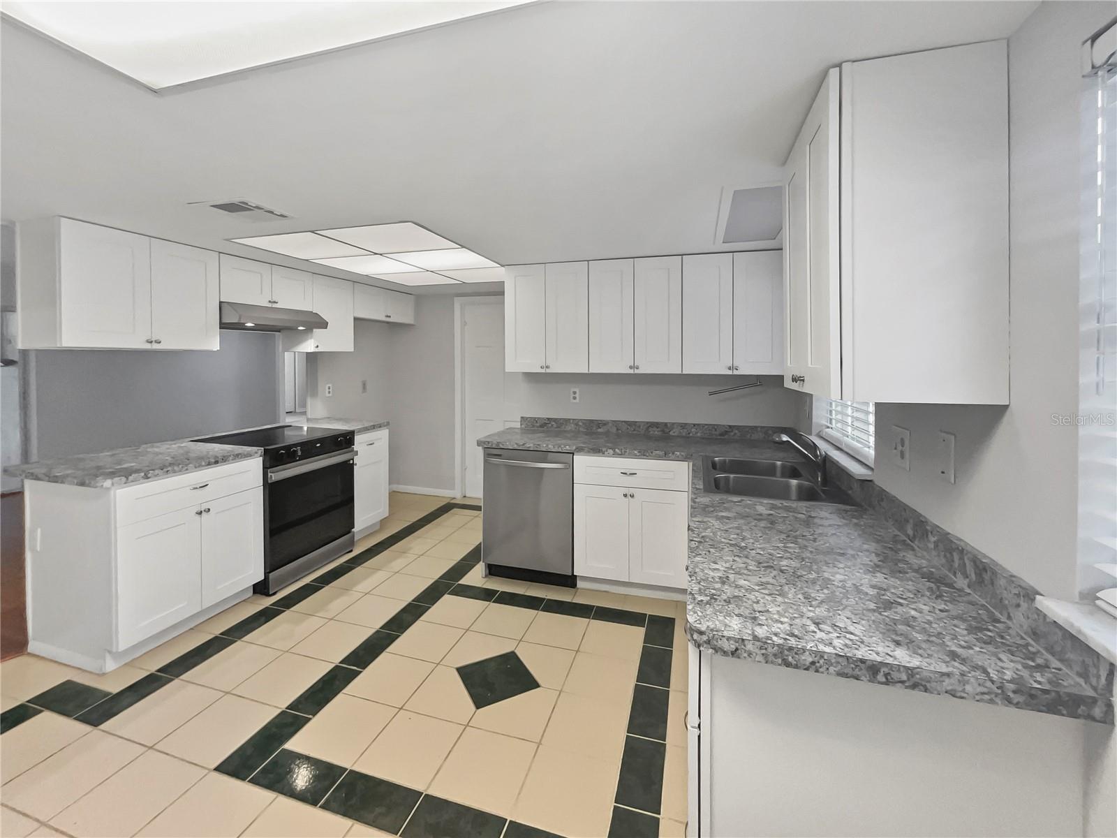 SAND LAKE HILLS SEC 01 - Residential