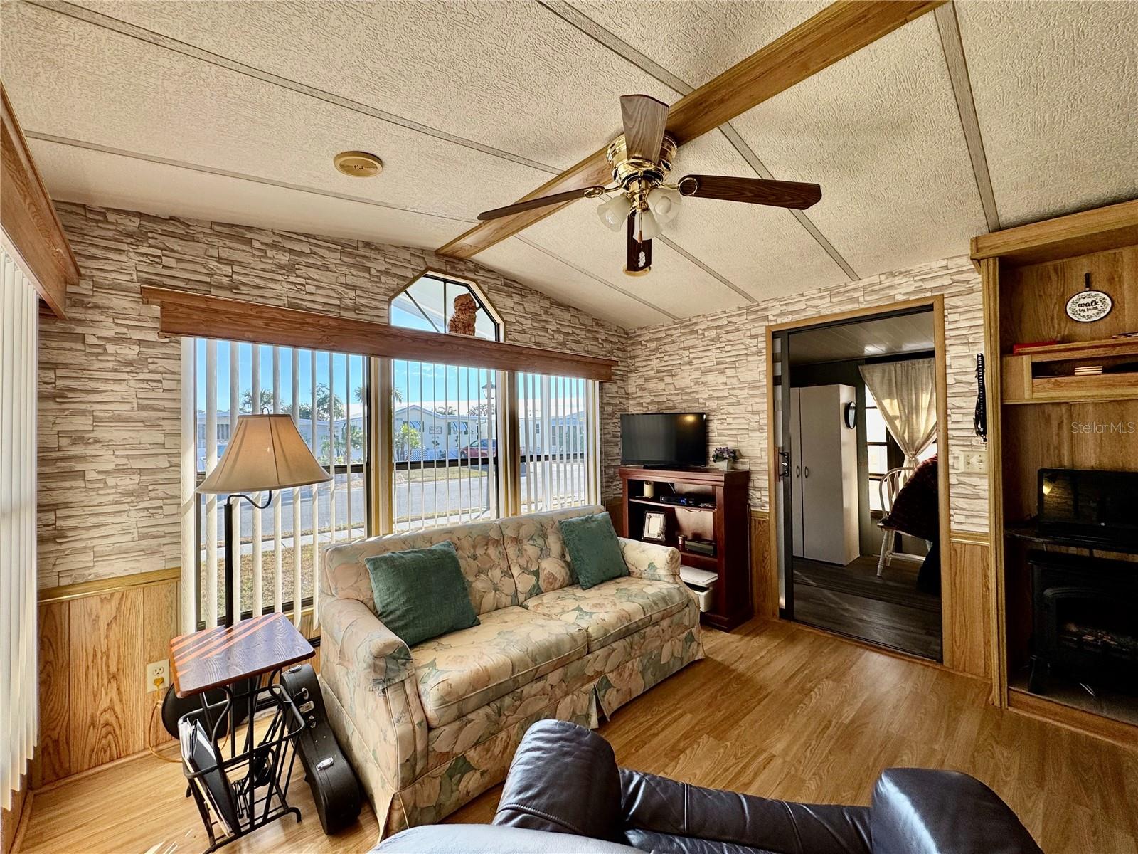 AMERICAN CONDOMINIUM PARKS - ZEPHYRHILLS - Residential