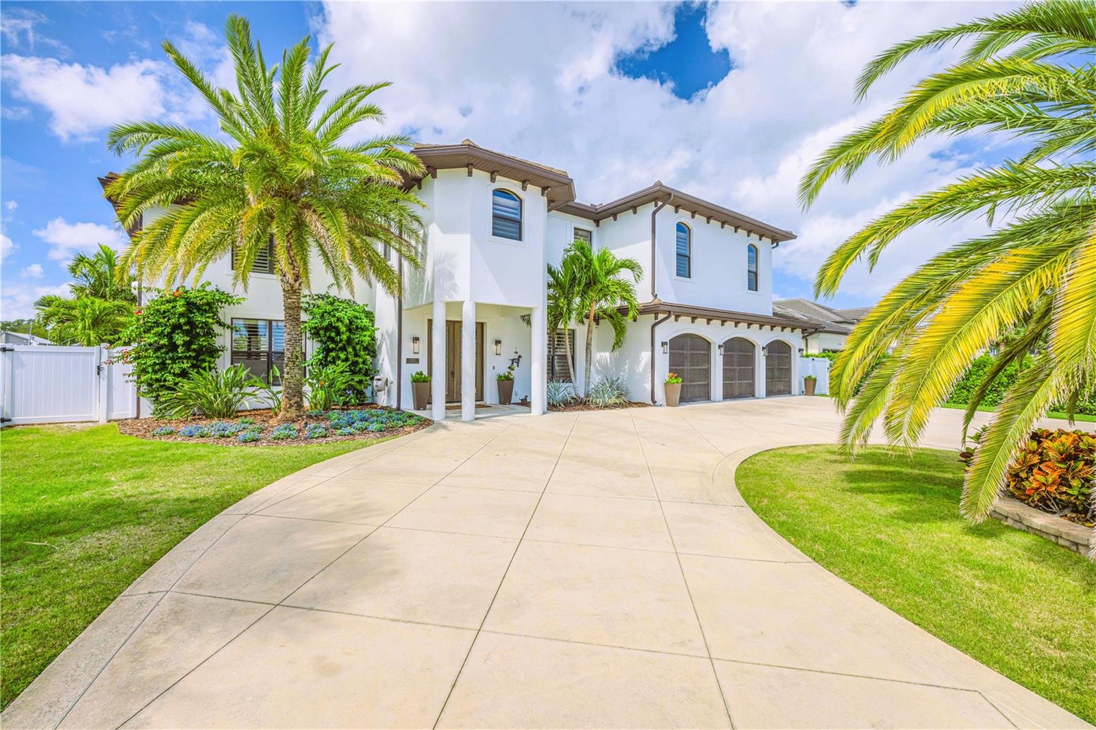 1212 COMMODORE DRIVE
