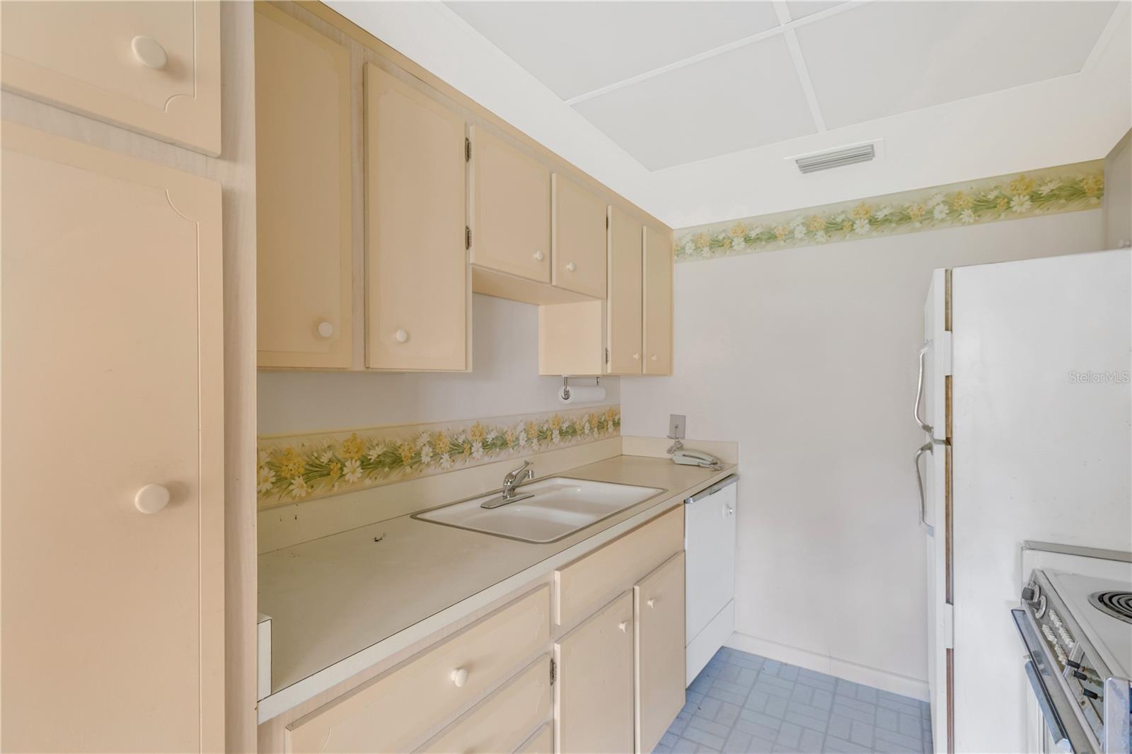 VELVET CLOAKE CONDO - Residential