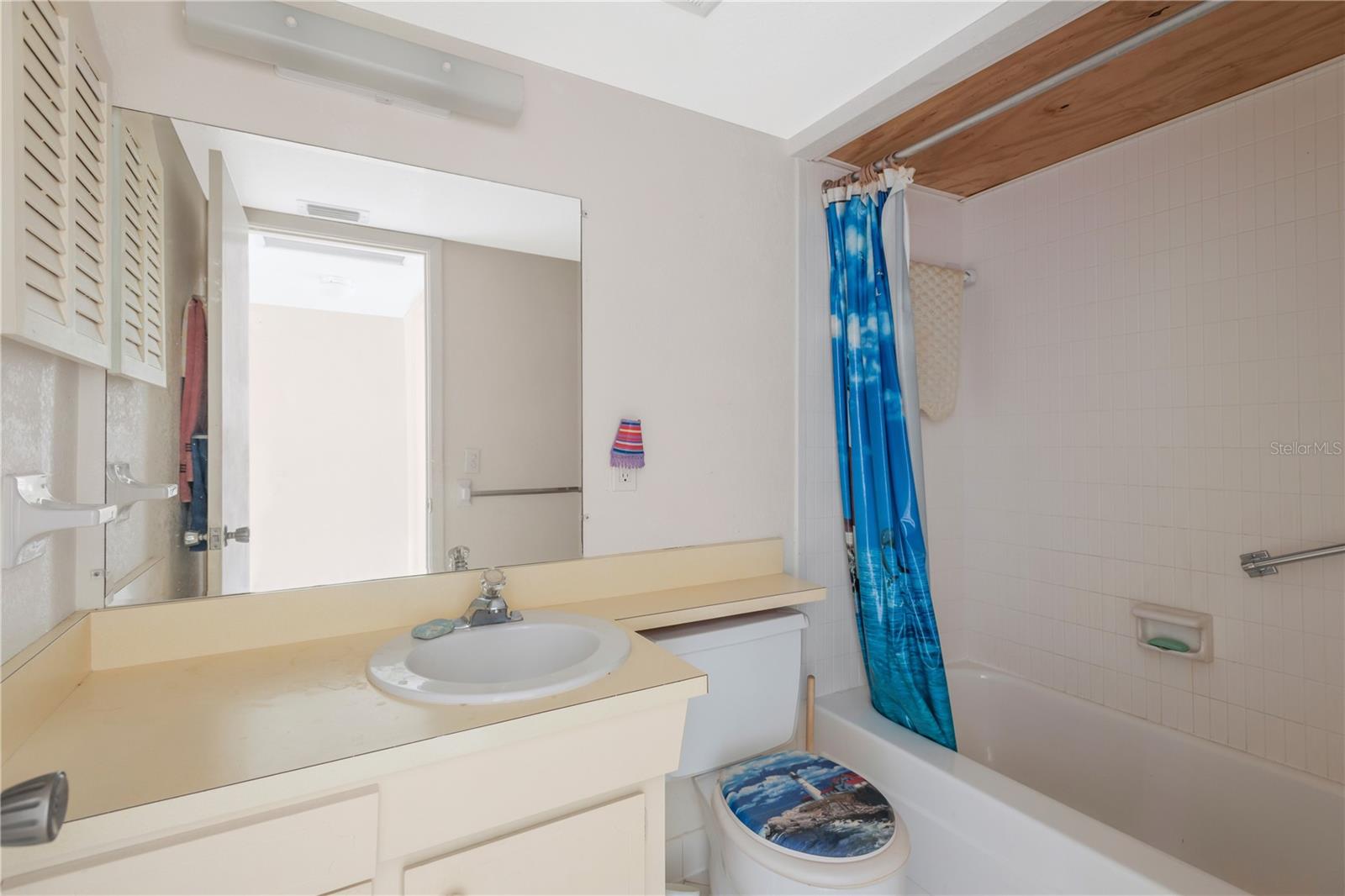 VELVET CLOAKE CONDO - Residential