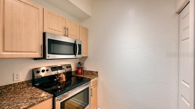 1064 N TAMIAMI TRAIL 1524