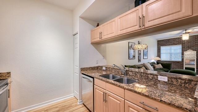 1064 N TAMIAMI TRAIL 1524