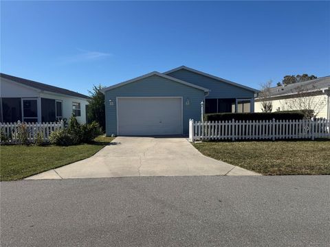 A home in LADY LAKE