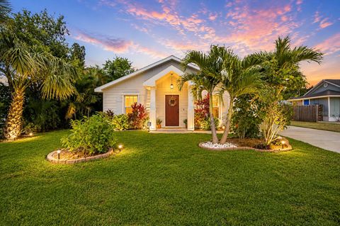 Photo of 606 19th Avenue W, Palmetto, FL 34221 (MLS # A4692950)