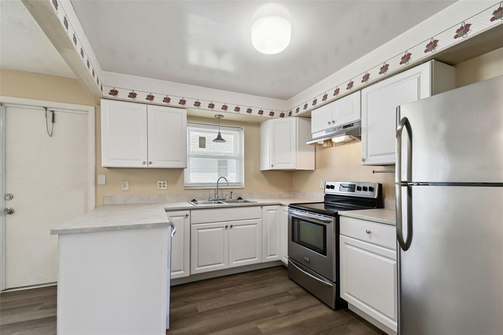 VENDOME VILLAGE 11 - Residential