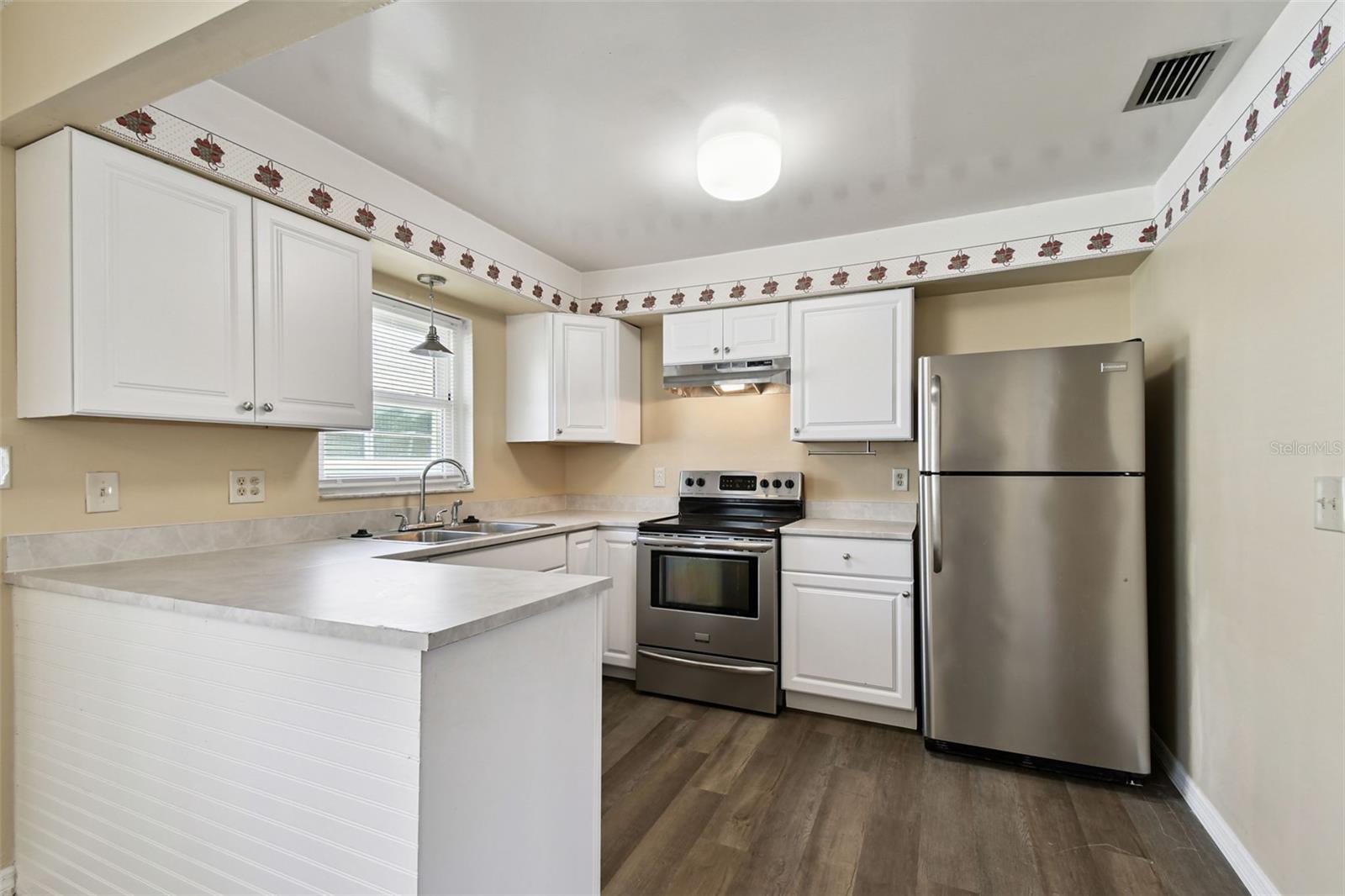 VENDOME VILLAGE 11 - Residential