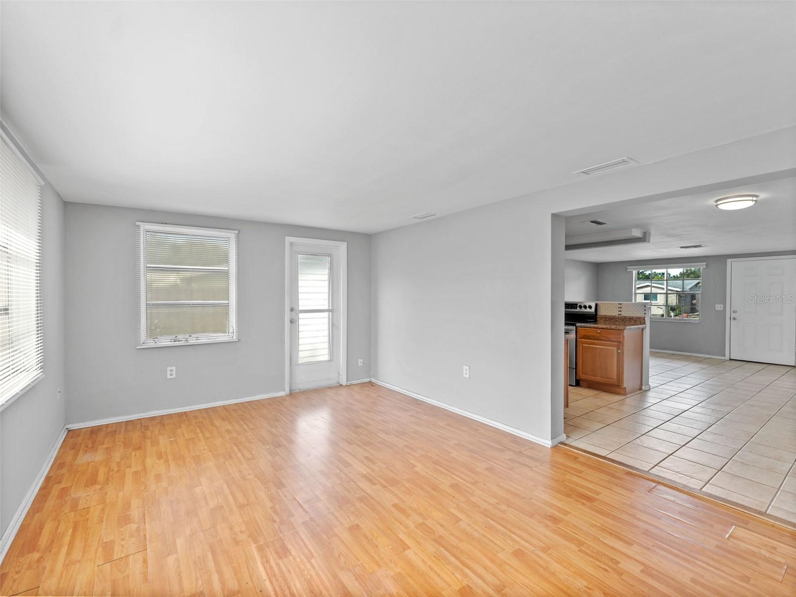 COLONIAL HILLS - Residential