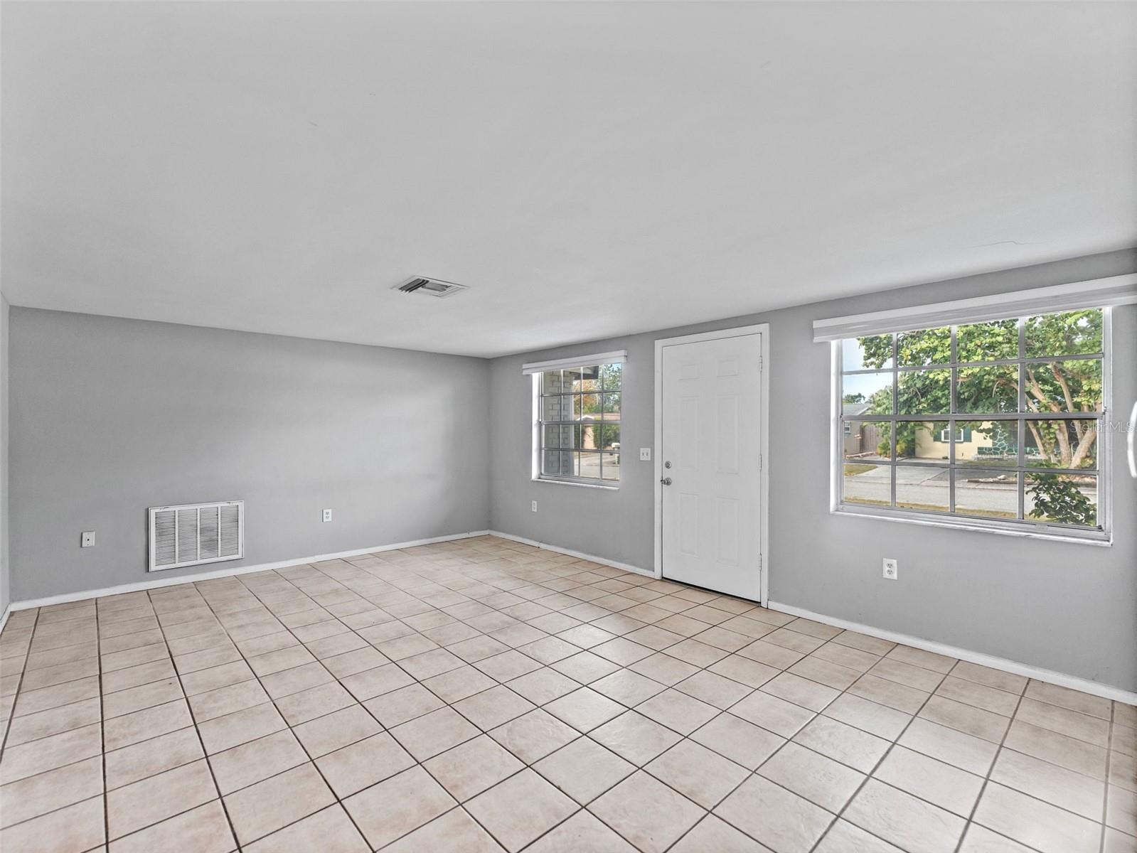 COLONIAL HILLS - Residential