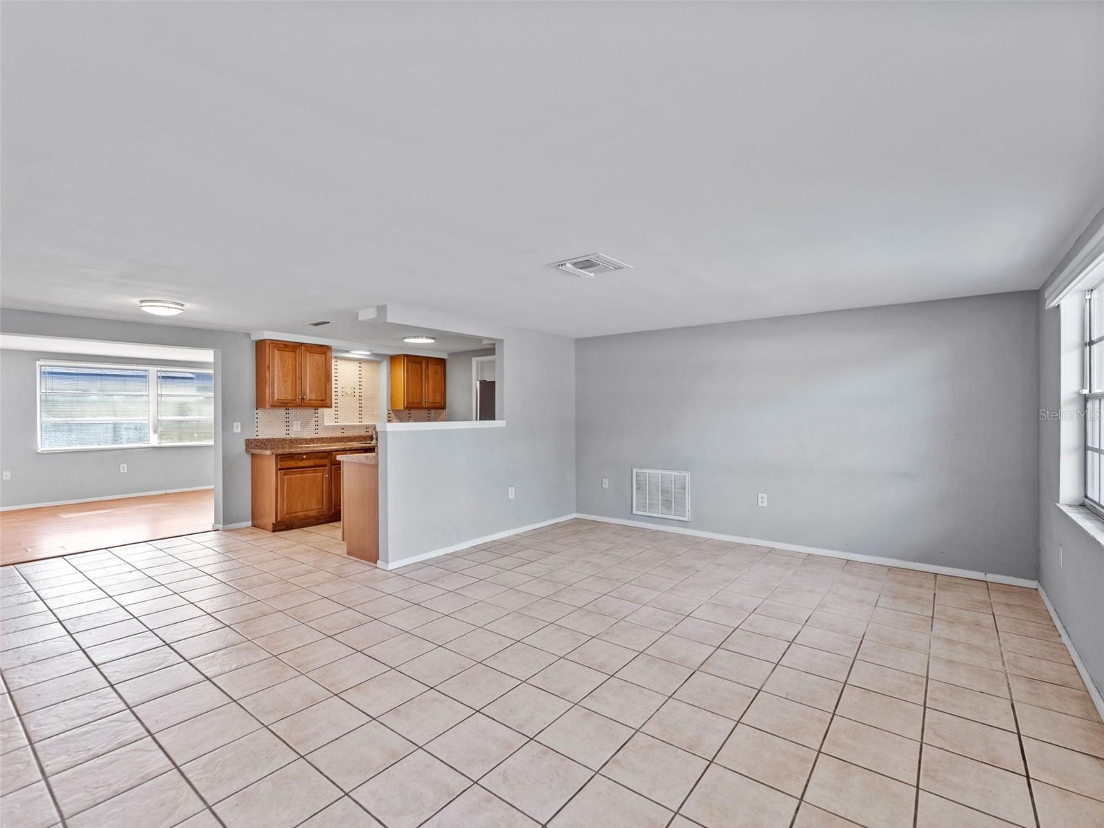 COLONIAL HILLS - Residential