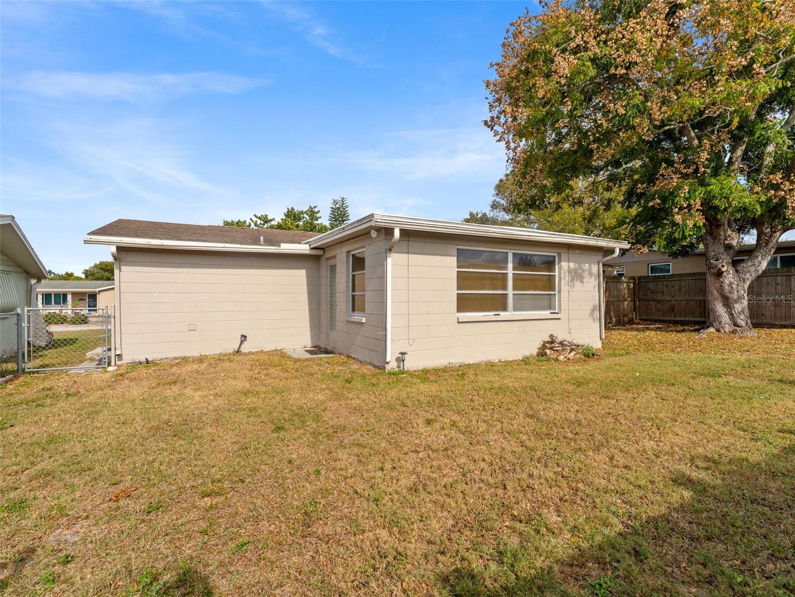 COLONIAL HILLS - Residential